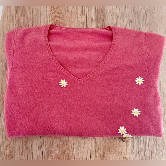 renewist Sweaters - Renewist Cashmere Raspberry Pink DaisySweater – Upcycled  from Marblehead